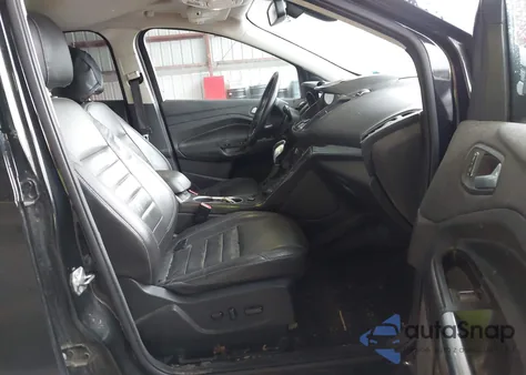 2016 Ford Escape Titanium z USA, uszkodzony, nr VIN 1FMCU9J99GUB10501